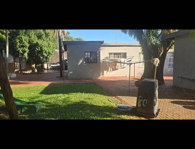 5 BEDROOM HOUSE FOR SALE IN SINOVILLE